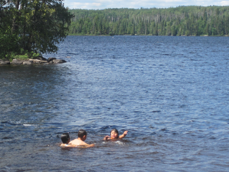 Waiting for the wind to die down, the kids went swimming