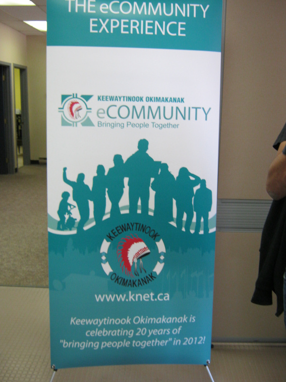 2012-06-25-KO-eCommunity-booth-setup  14 