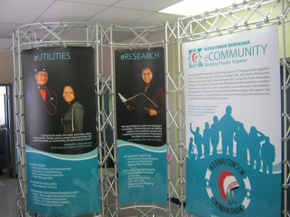 2012-06-25-KO-eCommunity-booth-setup  5 