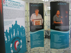 2012-06-25-KO-eCommunity-booth-setup  7 