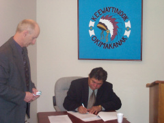 The signing of the partnership agreement between KO and Keewatin Patricia BoE