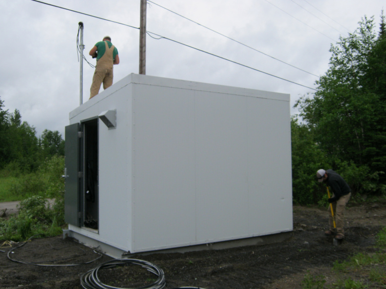 2012-06-21-01-NSL-Cable-Headend-getting-electrical-power.JPG