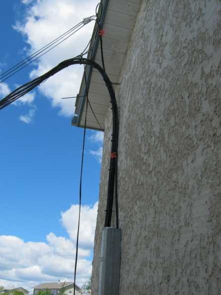 2012-06-21-02-Poplar-Hill-fibre-cable-attached-to-Northern-store.JPG