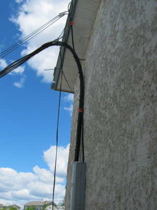 2012-06-21-02-Poplar-Hill-fibre-cable-attached-to-Northern-store