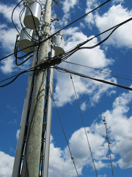 2012-06-21-05-Poplar-Hill-fibre-cable-Pole1-by-Northern-store.JPG