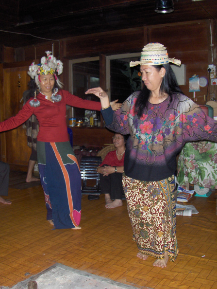 Dancing Womens Kilabet Style