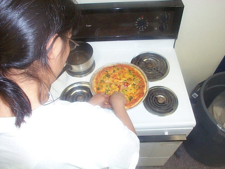 Crysal Rae prepares the pizza.