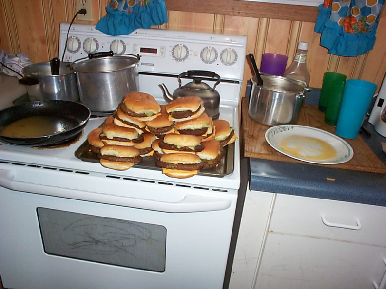 Yum,who's gonna eat these hambergers.
The food was great.