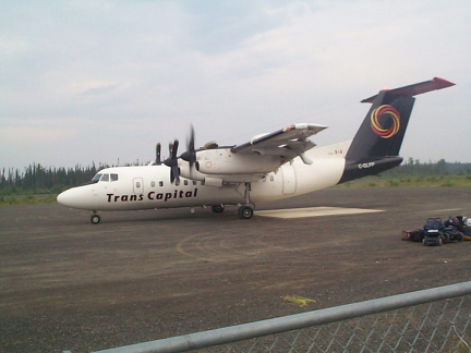 A full view of the plane that landed to take the ones that have to leave, due to the smoke in the community.