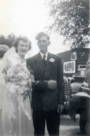 01-dad-mom-wedding