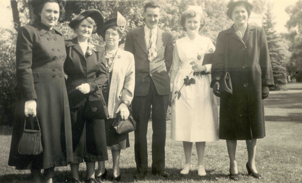 04-mom-nursing-grad-lois-grandma-edie-jim