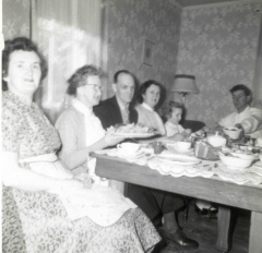 21-mom-grandma-jim-edie-laurie-dad-dinner-58