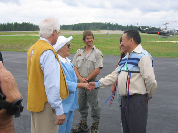 Leuteniant Governer James Bartleman with his Mother (Maureen Bartleman), MNR Fire Ranger, Jenna Young, NAN Grand Chief Stan Bear