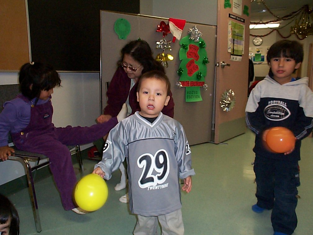 Can someone help me tie this balloon to my leg?
